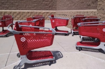 "Unexpected Encounter in Target: Woman with Prosthetic Leg Faces Embarrassment as Security Check Turns Awkward"