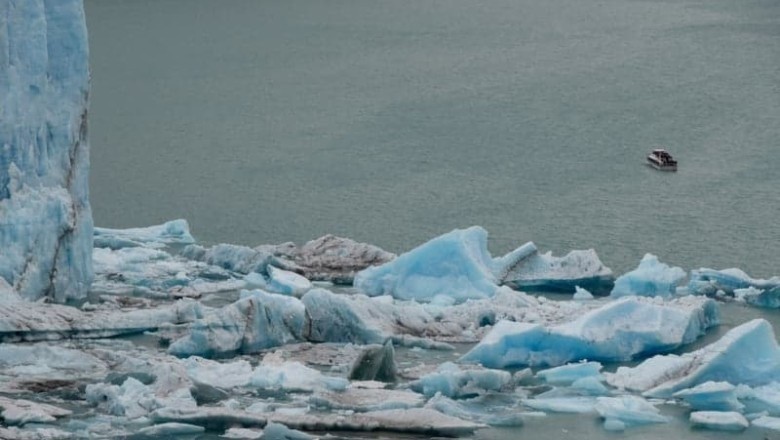 Descubrimiento increíble: Residentes asombrados por lo que ven en un iceberg a la deriva cerca de la aldea