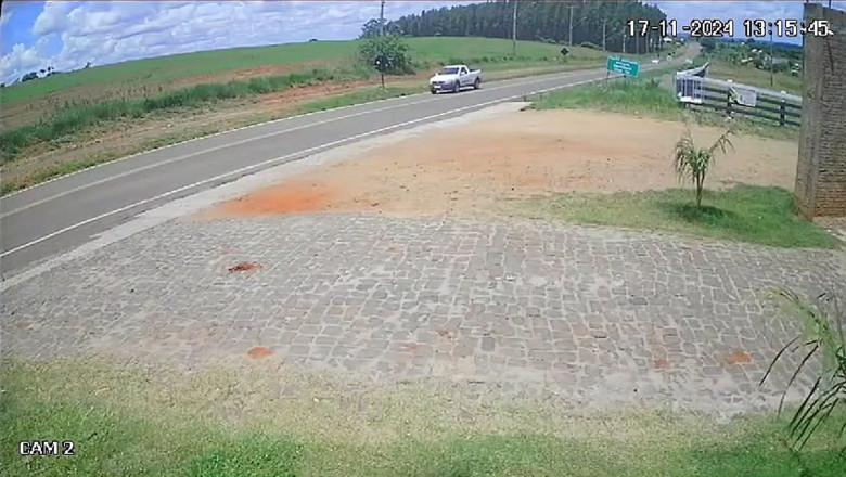Shocking Footage: Surveillance Camera Captures Four-Vehicle Accident in Local Area