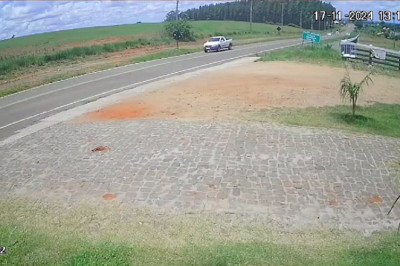 Shocking Footage: Surveillance Camera Captures Four-Vehicle Accident in Local Area