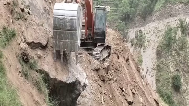 What Happens When an Excavator Hoists a Giant Rock 10 Times? You Won't Believe the Results!